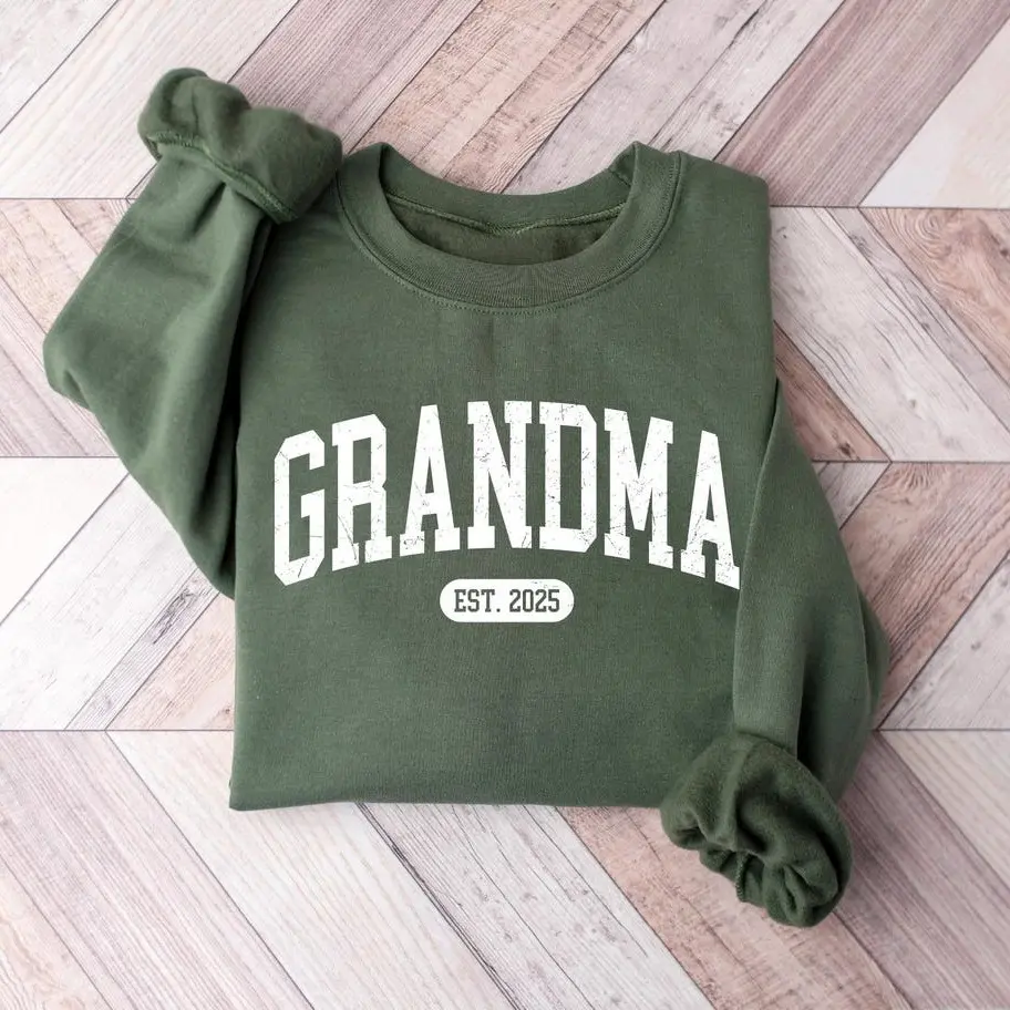 Retro Grandma Est 2025 Sweatshirt, Mother's Day Gift, Nana Sweatshirt, New Grandma Crewneck, Grandma To Be, Pregnancy Announcement, Grandma Hoodie