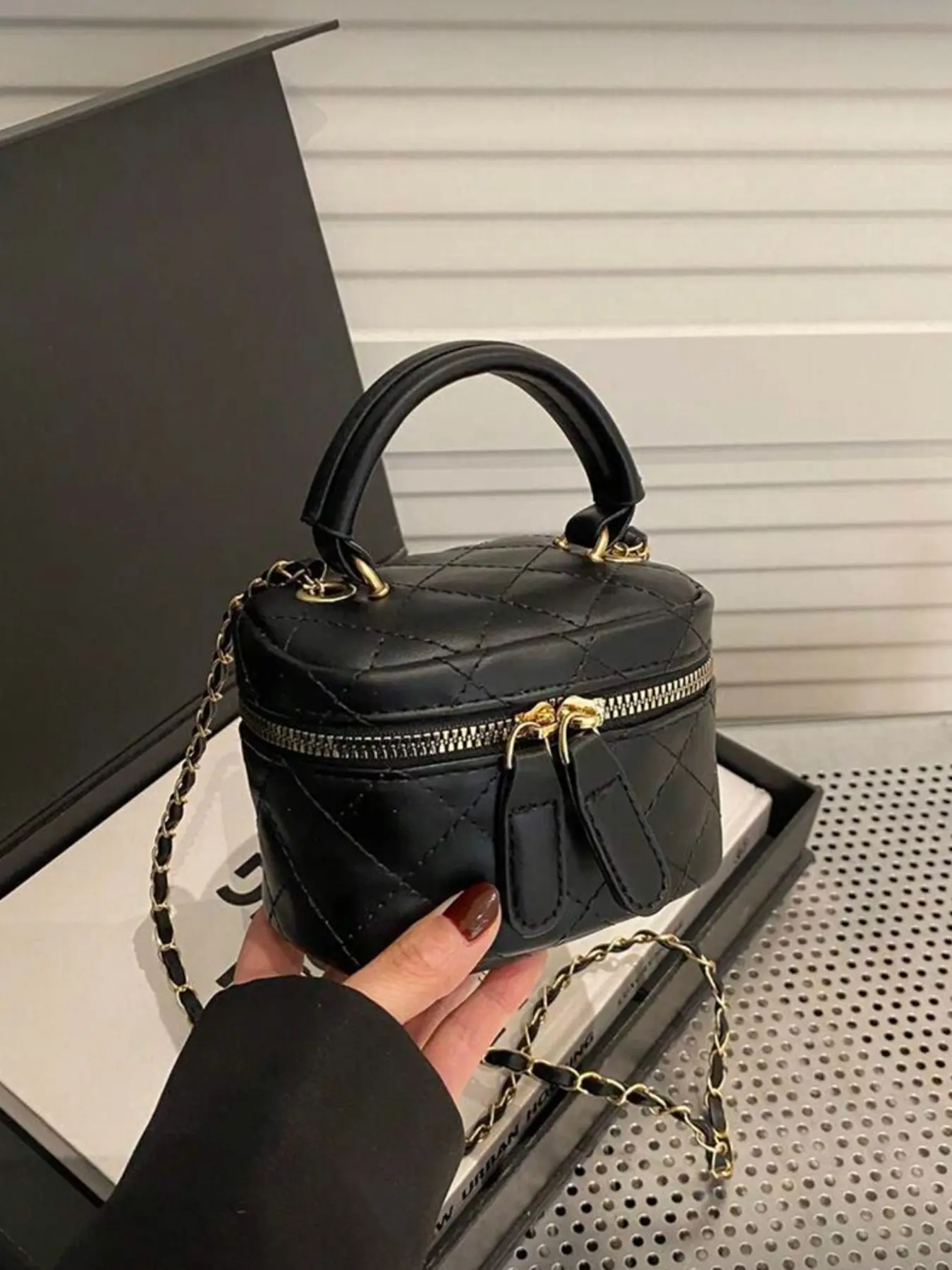 Lightweight Mini Bag, Chain Bag, Stitched Handbag, Hand Shoulder Bag, Crossbody Bag, Fashionable Versatile Purse, Stylish Crossbody Bag, Perfect for Girls, College Students, Working Women, Office, Travel, Picnic, Fashion Crossbody Bags