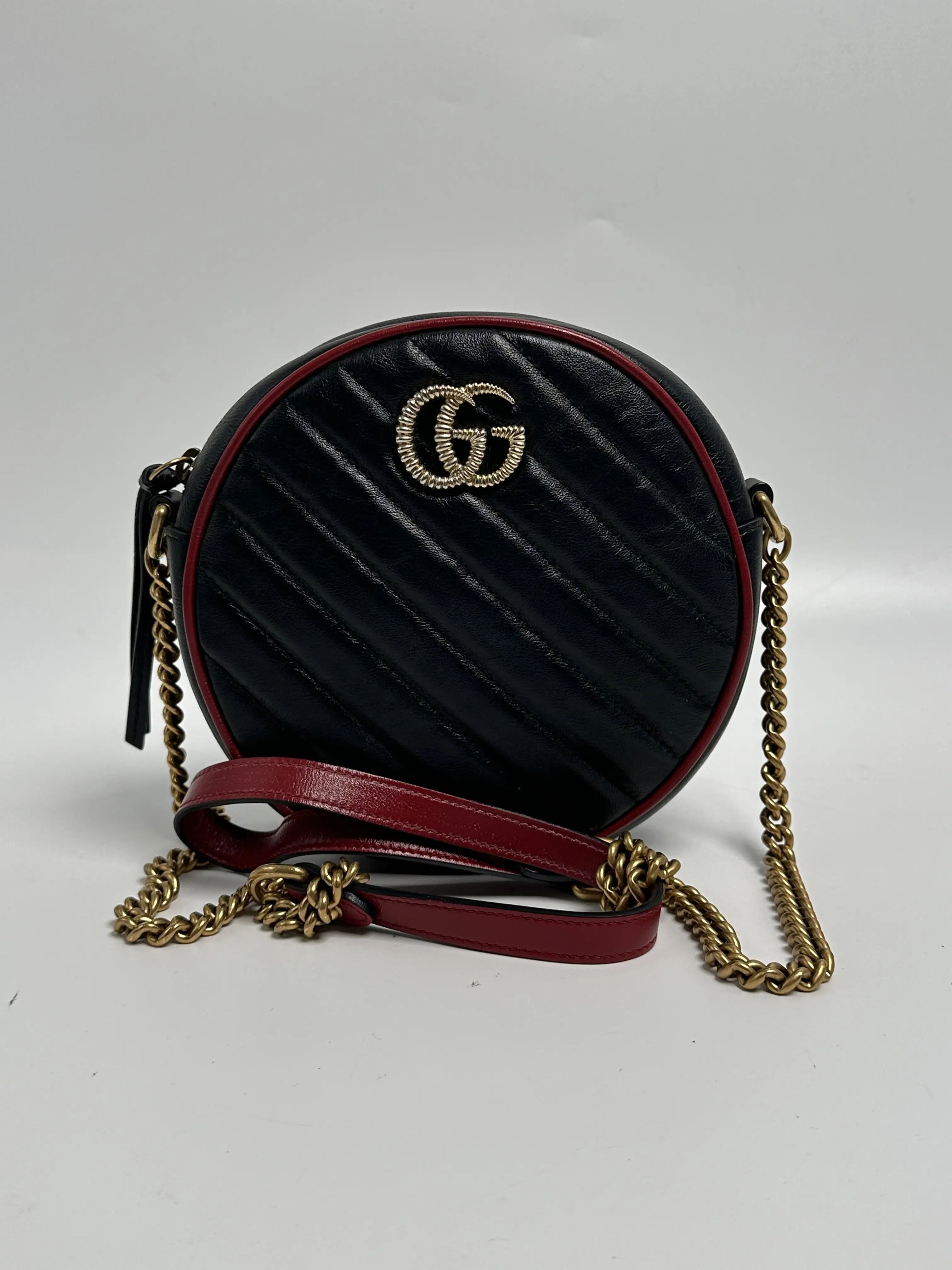 Pre-owned GUCCI leather Crossbody Bags GG Marmont Round Mini Crossbody Bag – Black/Red JD337GG