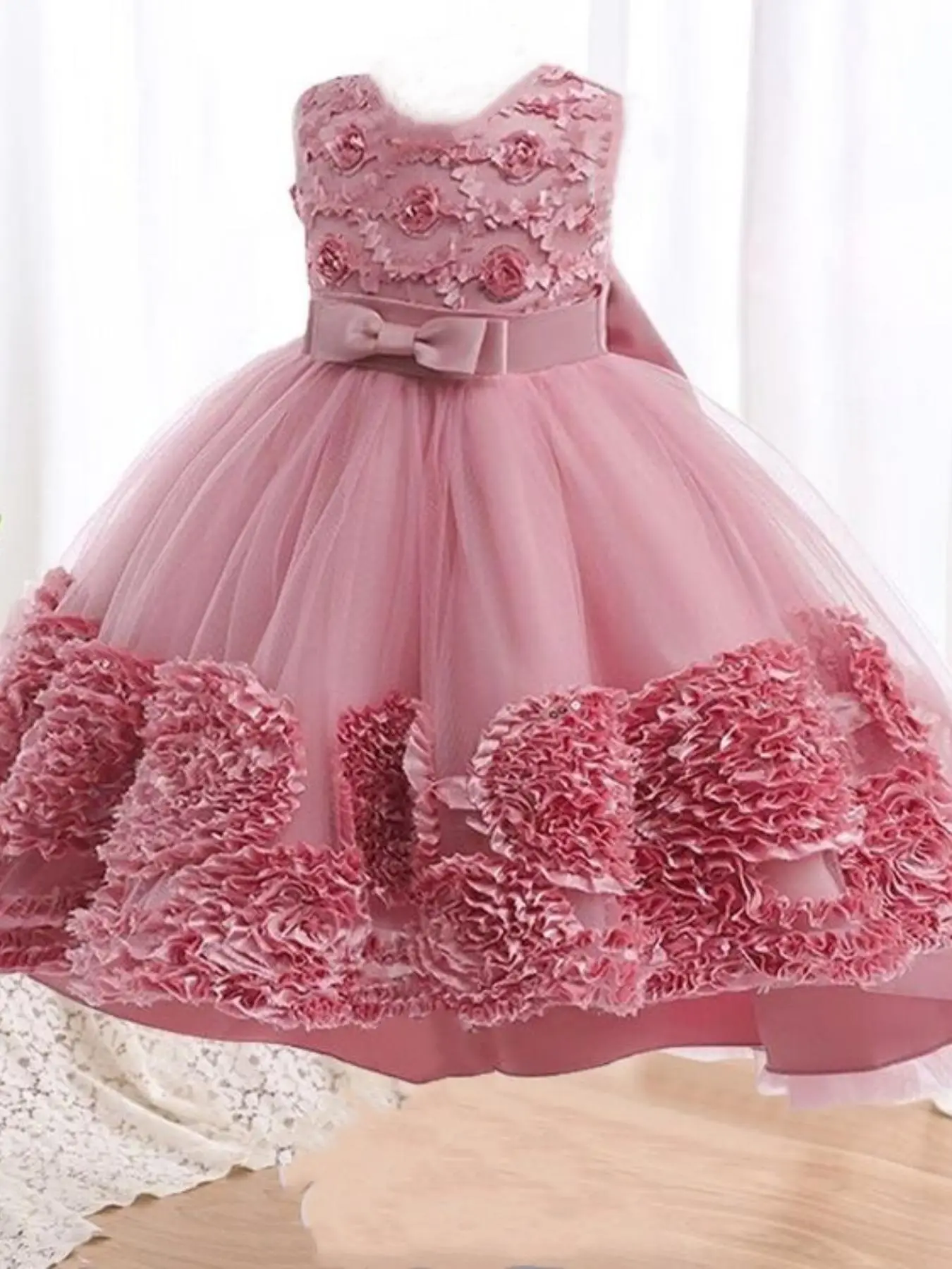 Girl's Appliques Bow Back Tiered Layer Contrast Mesh Party Dress, Elegant Sleeveless Round Neck Contrast Sequin Fit and Flare Dress for Party Wedding