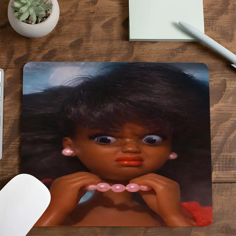 Square Black Skin Pearl Necklace Shocked Doll Vintage Meme Gaming Mouse Pad, Computer Mouse Pad, 90s Retro Funny Design, Desktop Accessory, Non-Slip Rubber Mousepad with Stitched Edge, Small Mouse Pad for Laptop PC Gaming Work Use, Gift for Vintage