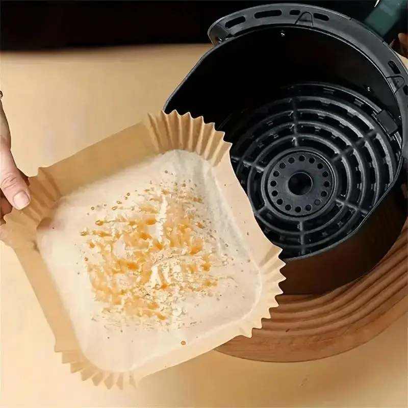 Air fryer special baking paper set, including 100 square non stick baking papers, with strong oil resistance, disposable, in compliance with food hygiene standards, suitable for frying pans, deep frying, baking, and microwave heating