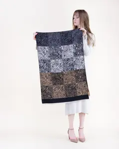 Paisley Grid Tapestry Scarf with Patchwork Pattern Design and Fringe Detailing