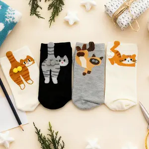 Women's Soft Cotton Cat Crew Socks - Comfy Hosiery with Playful Balls, Cute Style, All-Seasons 1-Piece Daily Socks, Perfect Gift for Cat Lovers