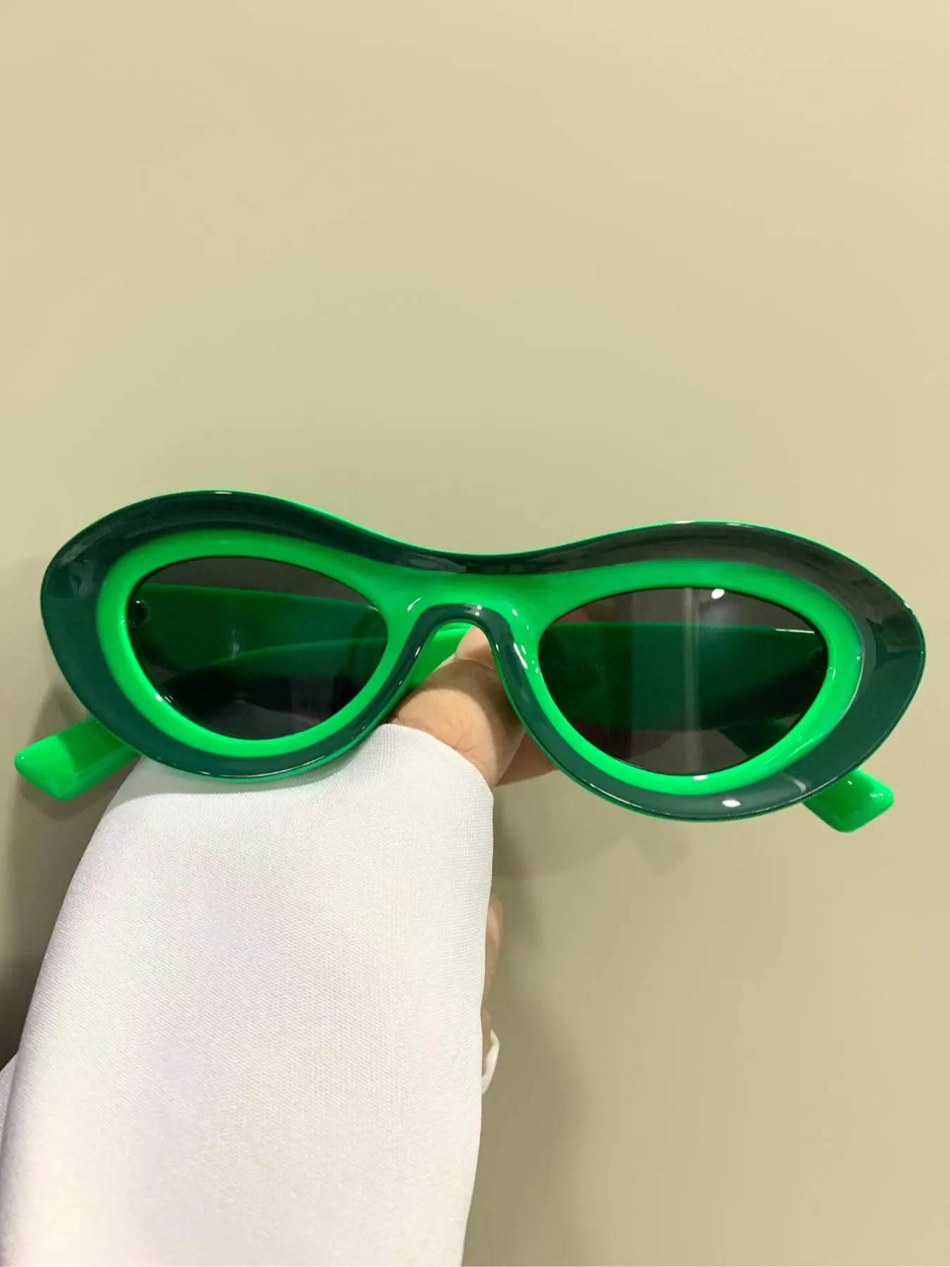 Vintage Trendy Tinted Lens Sunglasses, Retro Fashionable Colorblock Sunglasses for Everyday Use, Fashion Accessories for Outdoor Activities, Trendy Beach Eyewear, Trendy Shades