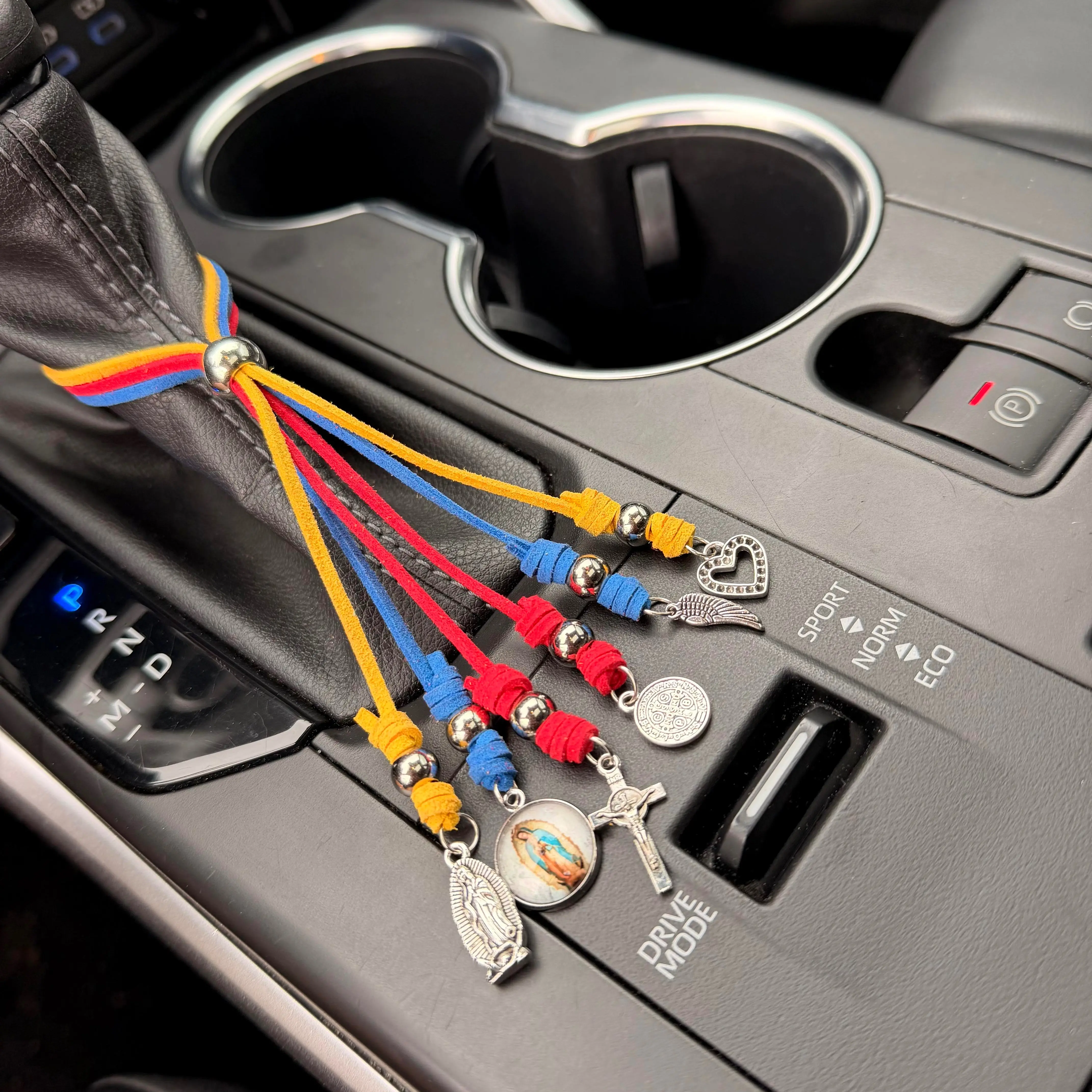 Tricolor Hanging Charm – Decorative Car Pendant, Car Ornaments, Car Interior Decor