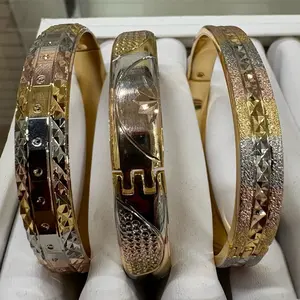 Set of 3 bangle bracelets in 3 colors, ideal for sizes 7 and 7/12. High-quality, water-resistant jewelry.