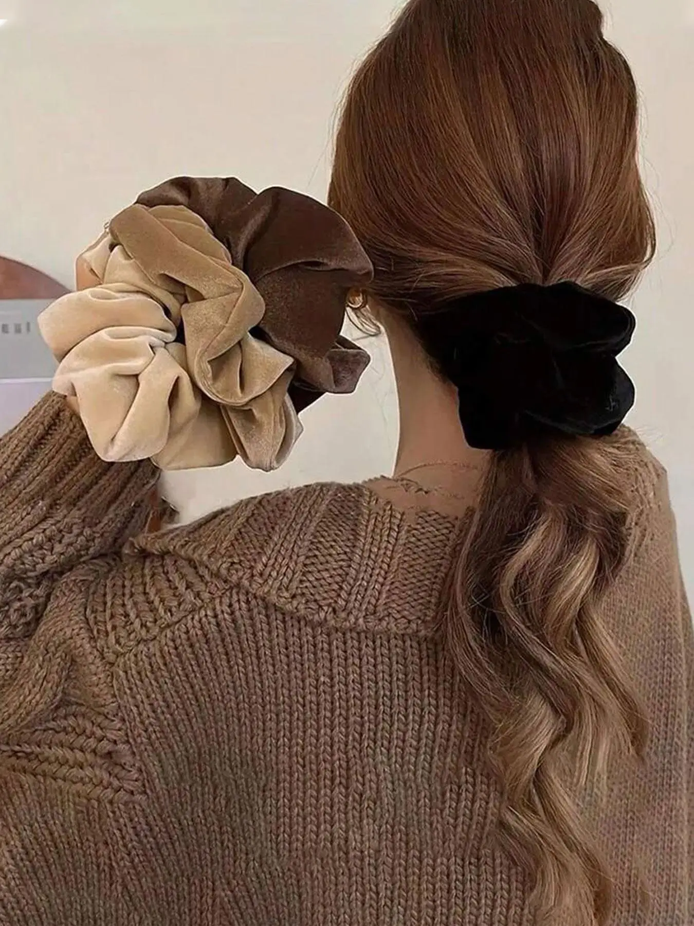 4pcs Women's Elegant Velvet Hair Scrunchie, Solid Color Hair Accessories for Daily Wear, Minimalist Headwear Suitable for Thick Hair, Daily Clothing D
