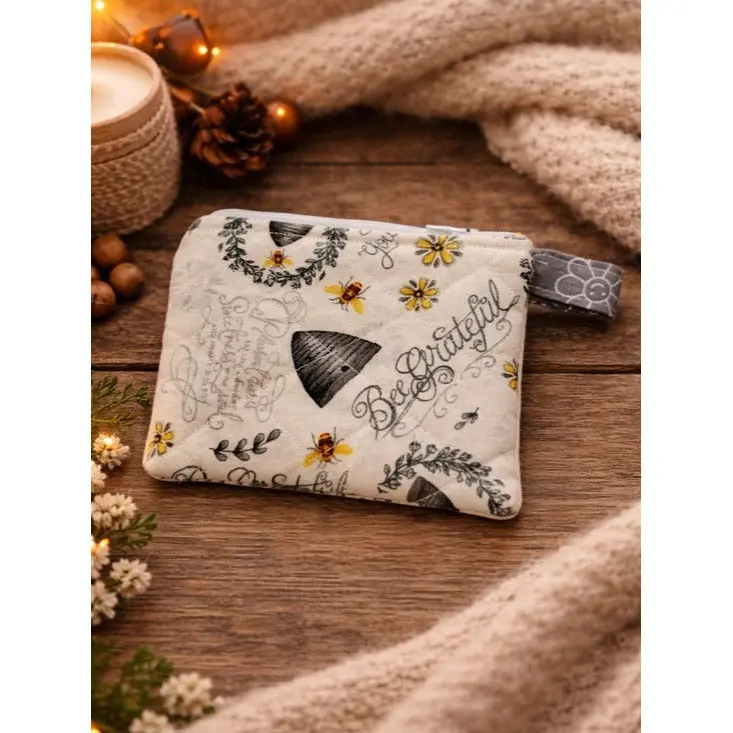 Cozy Bee Print Quilted Keychain Wallet