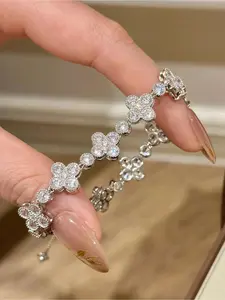 Elegant Copper Zircon Four-Leaf Clover Bracelet, Fashionable Women's Jewelry for Daily Wear, Perfect Gift for Valentine's Day & Mother's Day