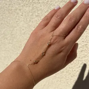 Finger Chain Bracelet N'2 - Stylish Design with Elegant Strands for Versatile Wear