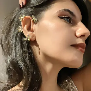 2pcs Burst Flash Set Zirconia Butterfly Ear Strap, 14K Golden-plated Women's Fashion Auricle And Full-ear Auricle, Earrings Without Pierced Ears Can Be Worn Earrings, Hypoallergenic High-grade Jewelry