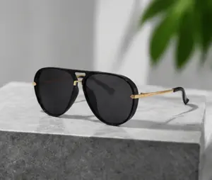 Classic Black Aviator Sunglasses – Lightweight Fashion Eyewear for Daily Wear