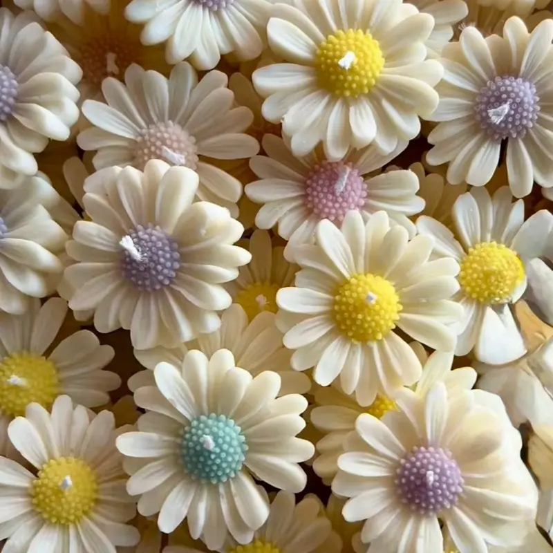 Floating Daisy Candle - 100% soy wax. Pack of 3 Floral Fragrance Gift Decor - It’s perfect to use as a favor. Handmade