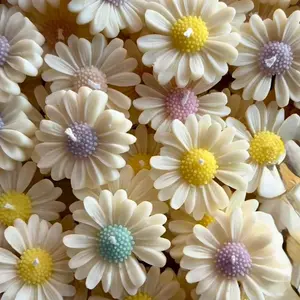 Floating Daisy Candle - 100% soy wax. Pack of 3 Floral Fragrance Gift Decor - It’s perfect to use as a favor. Handmade