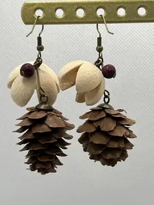 Earrings made with natural material