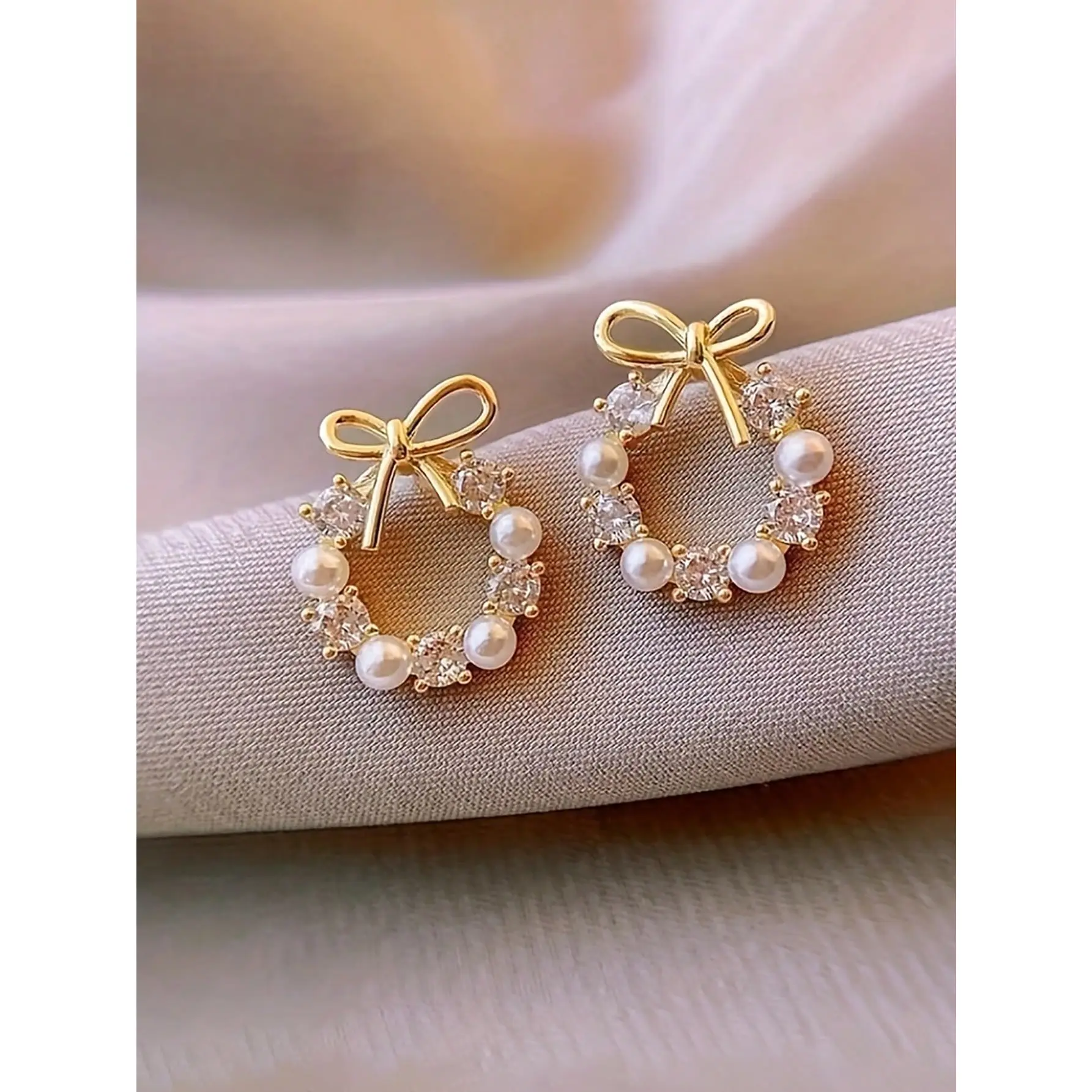 1 Pair Cute Christmas Faux Pearl Bow Floral Wreath Stud Earrings, Suit for Teenage Girls, Ideal Gift SHEIN bracelet