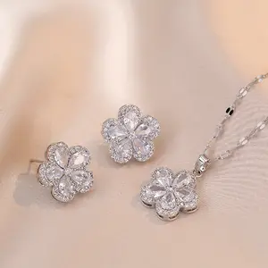 Flower Jewelry Set, Necklace and Earrings for Women, Trendy Fashion Zircon Flower Simple New Design Pendant Elegant Set Titanium Steel Necklace Rhinestone Bombshell