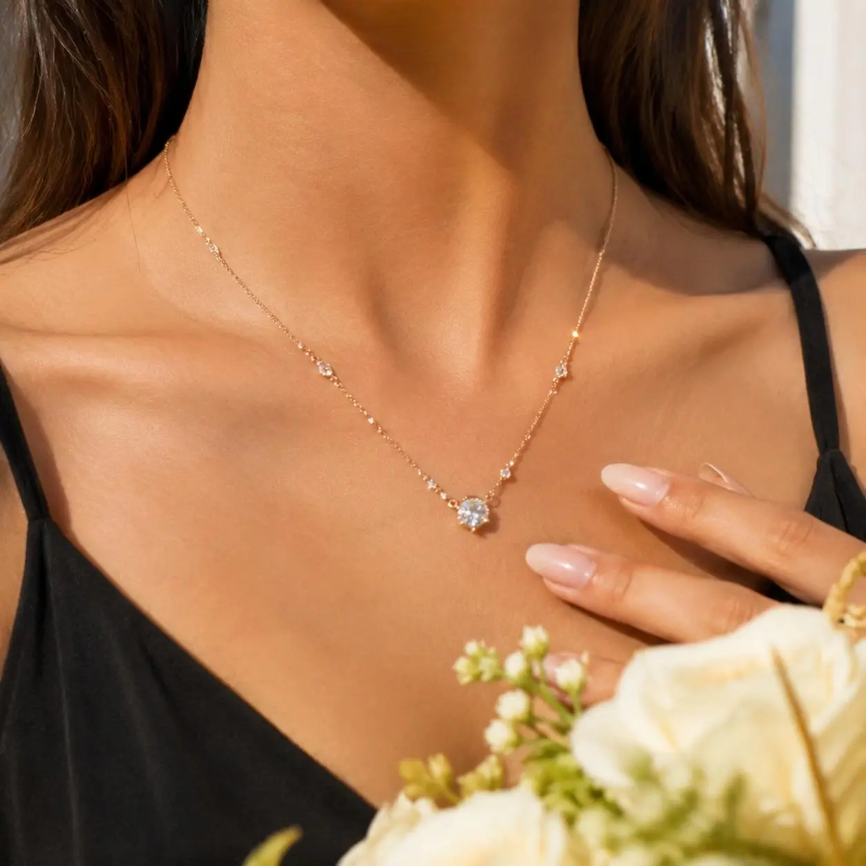 [7-0507]Thin Chain Single Clear Stone Pendant Necklace, Dainty Women's Neck Jewelry for Daily Casual Wear and Everyday Occasions
