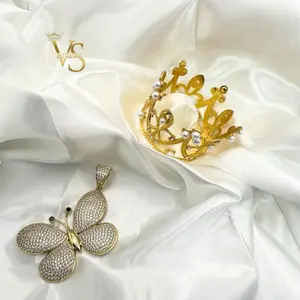 Valdes Luxury #126 – Butterfly pendant with zirconias in 14K gold-plated laminated finish