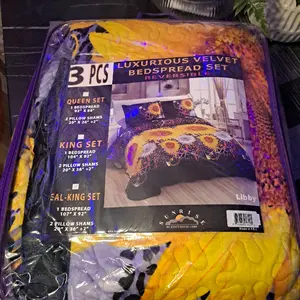 Luxurious velvet Bedspread set