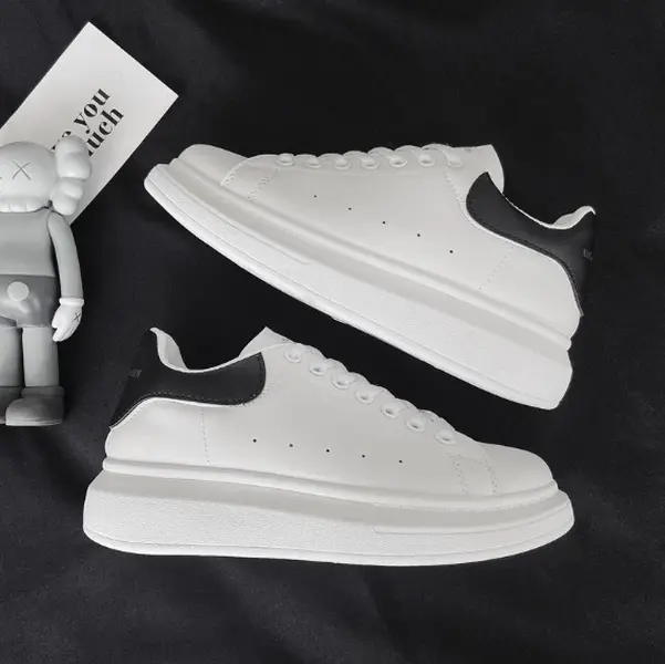 Black-tail platform white sneakers, versatile for every daily outfit all year.