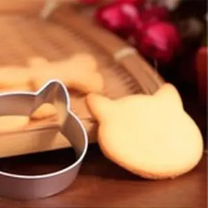 2pcs/set Cat Shaped Biscuit Moulds - DIY Sugar Craft Cookie Cutters for Kitchen Baking