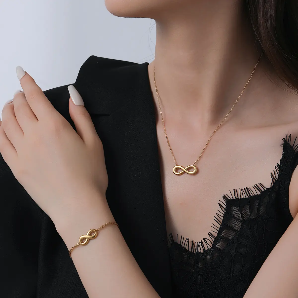Women's Gold Aesthetic Figure 8 Infinity Symbol Long Pendant Collarbone Chain Necklace [xkn0232], Gold Color Titanium Steel Coating, Non-Fading, Elegant European-American Fashion Jewelry for Formal-Casual Wear, [Xkn0232] Figure 8 Necklace, Gold Color