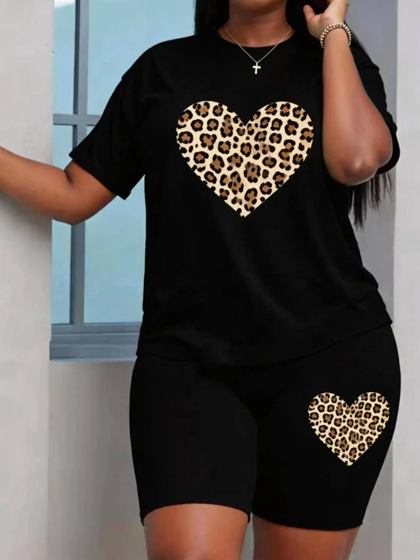 Women's Elegant 2-Piece Set, Womenswear, Short Sleeve Round Neck Top & Shorts, Solid Color Heart Print, Casual Daily Home Sportwear Everyday