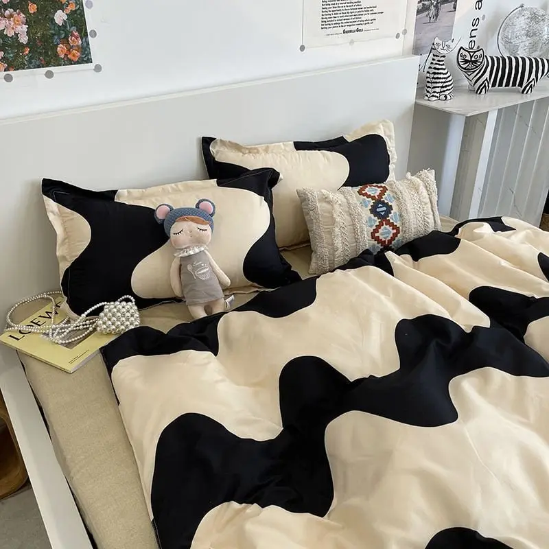 Modern Ripple Pattern Bedding Sets: Black and White Comfort Textile with Pillowcases, Bed Sheets, and Quilt Covers for Super King, Single, and Double Beds