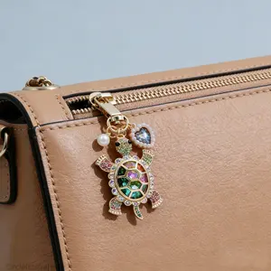 Ocean Style Turtle Keychain With Pearl Heart Charm, Aesthetic Marine Animal Bag Charm, Unisex Cute Key Ring for Daily Use, Ideal Friendship and Mother's Day Gift