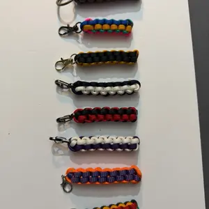 Paracord keychain without bead- square knot