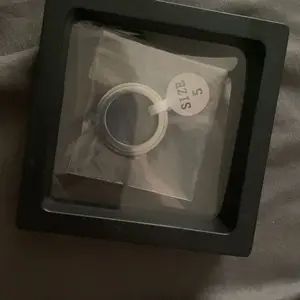 Anxiety Rings for Women and men Titanium Steel Spinner Fidget Band Rings Cubic Zirconia Relieving Anxiety Wedding Promise Lucky Rings Comfort Fit Size 5 to 10