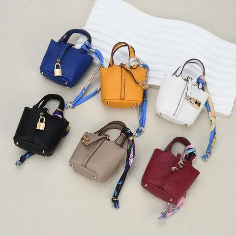 High end headphone bag, fashionable keychain, mini basket bag, pendant, car rearview mirror decoration