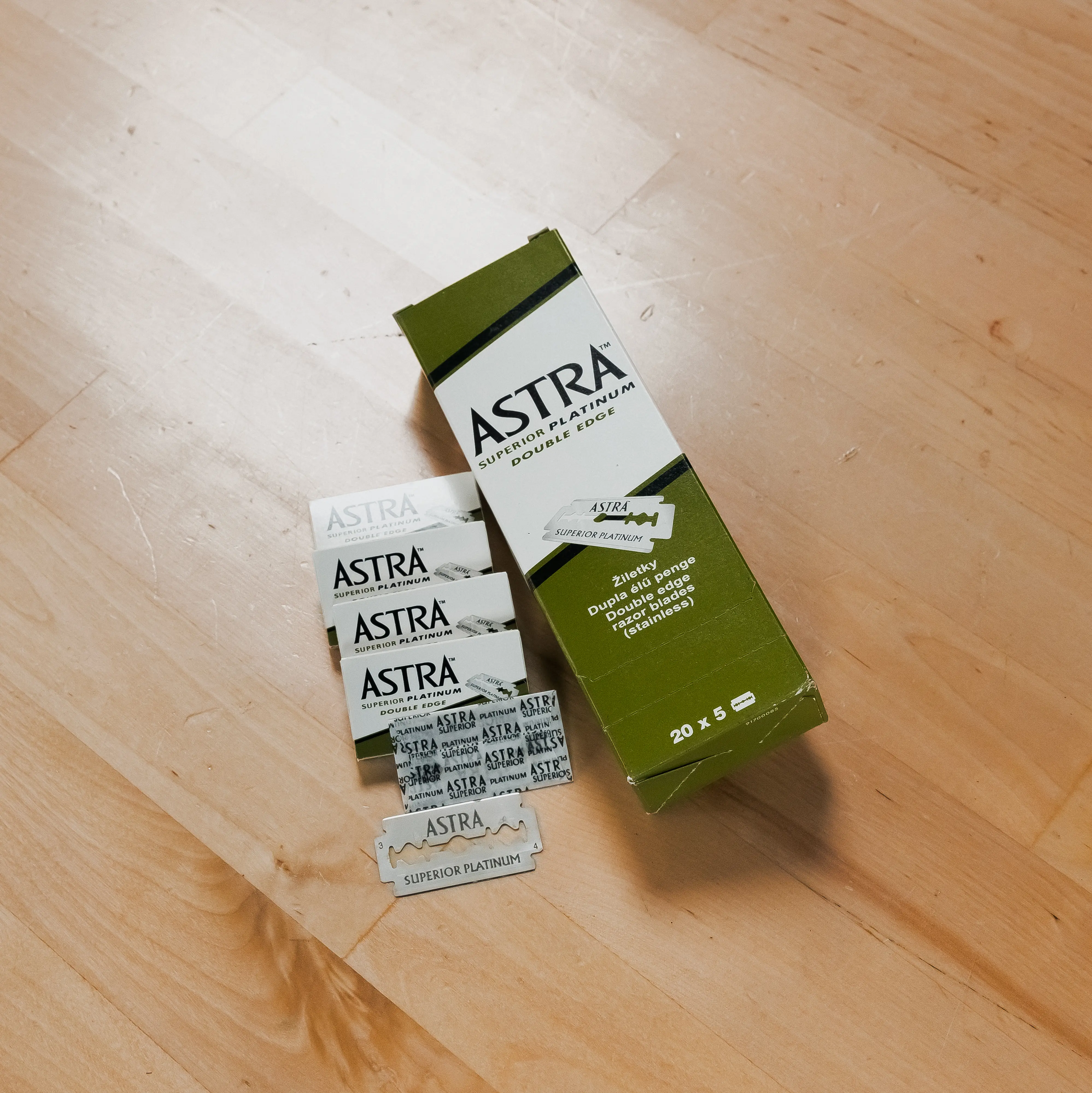 Astra Men's Superior Platinum Double Edge Razor Disposable Astra01