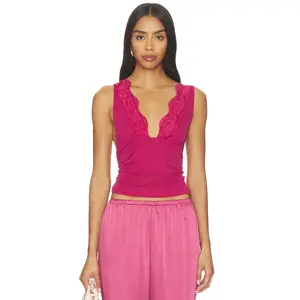 SOVERE Loni Top in Berry