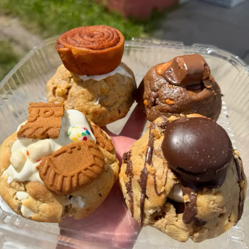 Fan favorites - 4 stuffed cookie box