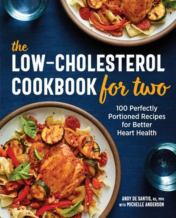 The Low-Cholesterol Cookbook for Two: 100 Perfectly Portioned Recipes for Better Heart Health -- Andy de Santis - Paperback