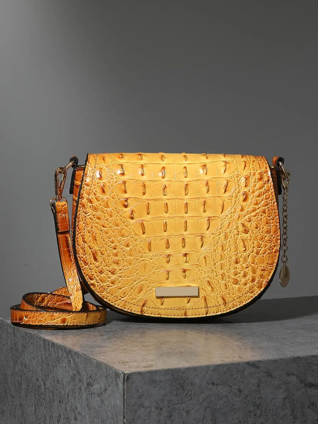 Women's Crocodile Pattern Saddle Crossbody Bag - Adjustable Strap Chic Fashion Patterned Casual Style Purse, Ideal Gifts for Women, Chic Crossbody Bag, Fashion Patterned Bag