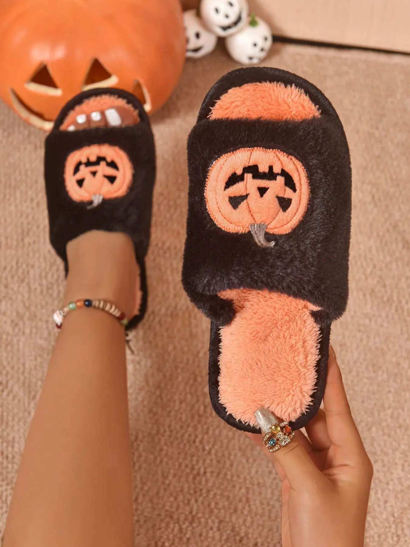 Unisex Cartoon Pumpkin Plush Slippers, Lightweight Slipper, Soft Eva Sole, Indoor Outdoor Fall Winter Casual Shoes, Textile Upper, Less Than Ankle Height, Indoor Footwear