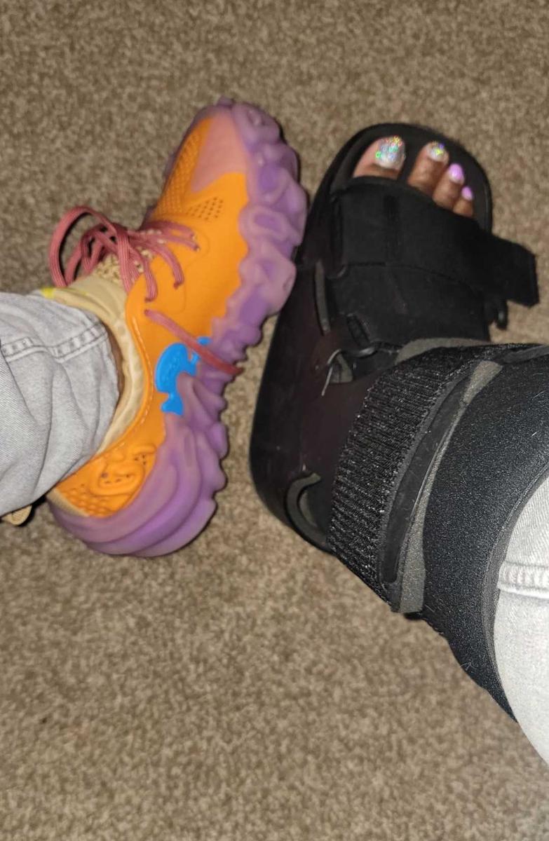 Item: Apricot, Womens 8/Mens 6, 1