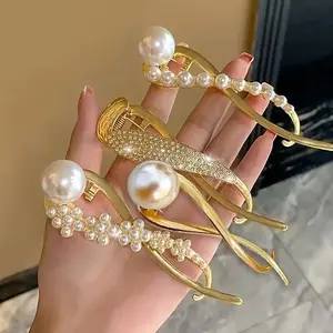 Elegant Pearl and Rhinestone Fish Tail Hair Clips Set, Twist Clamps for Women, Perfect for Valentine's Day Hairstyles, Barrettes