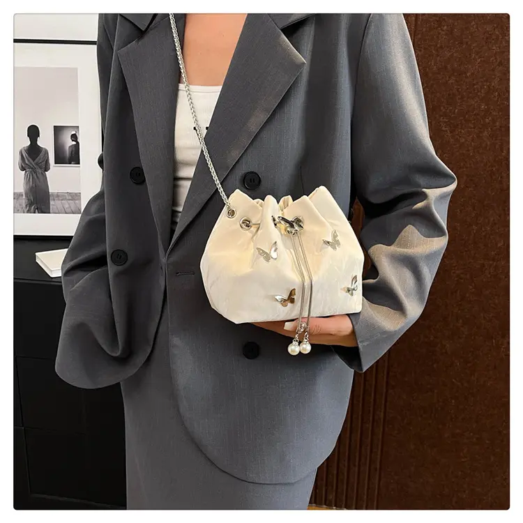 Exquisite Solid Color Bucket Bag for Women Fashionable Chain Crossbody Purse Shoulder Bag With Metal Butterfly Decoration