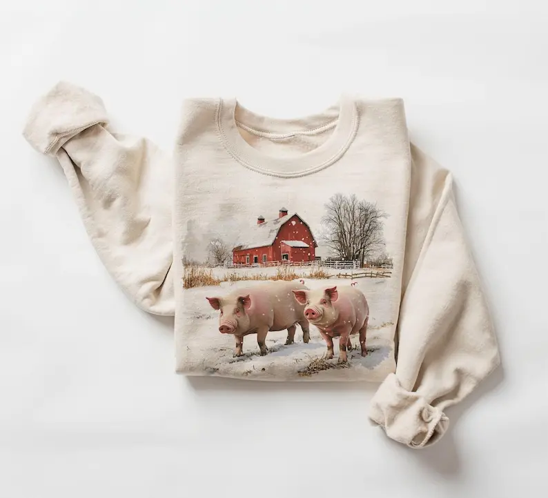 Retro Winter Pigs & Red Barn Farm Scene Crewneck Sweatshirt - 90's Vintage Cute Pig Farmer Midwest Snowy Outfit, Boho Unisex Cotton Long Sleeve Casual Hoodie-T-Shirt Top for Women's Menswear Streetwear (Polyester Blend)
