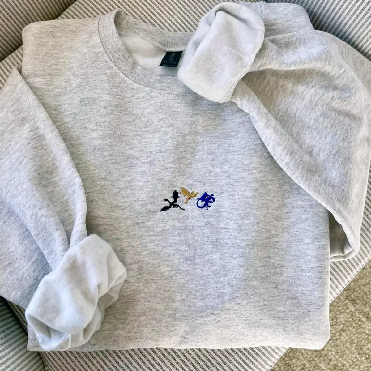 Tiny dragons embroidered sweatshirt & hoodie, Fourth Wing embroidered sweatshirt, booktok, bookish gifts, dragon, basgiath war college crewneck