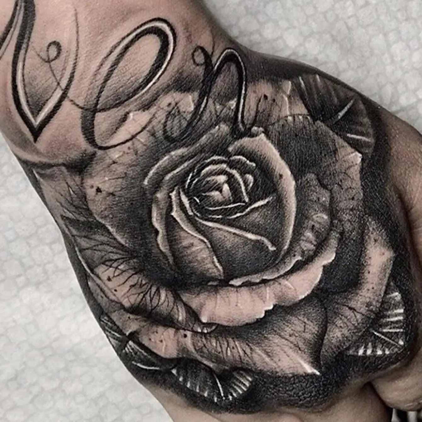 Rose Pattern Temporary Tattoo Sticker, Floral Fake Tattoo Stickers, Realistic Tattoo Decals for Leg Back, Creative Body Art Decoration for Men & Women