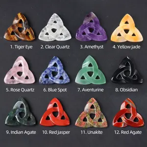 5pcs Random Hollowless Triangular Shape Three Flowers
