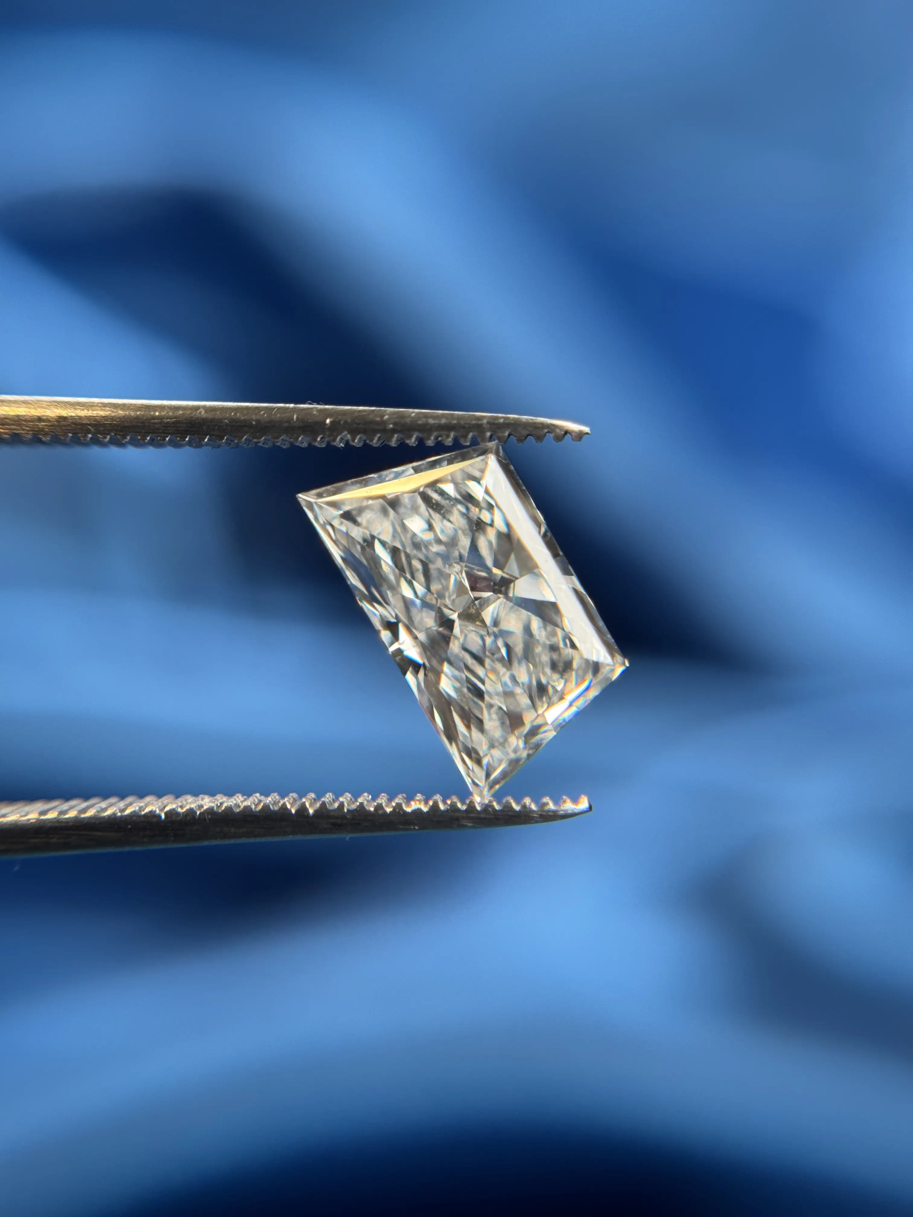 Lab Grown Diamond Trapeze Brilliant Cut – E Color, VVS 2, IGI Certified Loose Diamond
