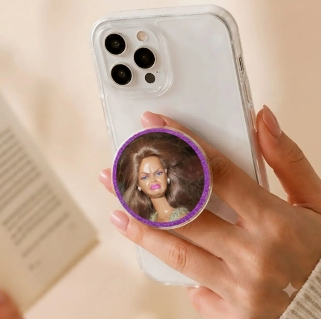 Disgusted Doll Face Magnetic Phone Grip, Retro Pop Culture Accessory