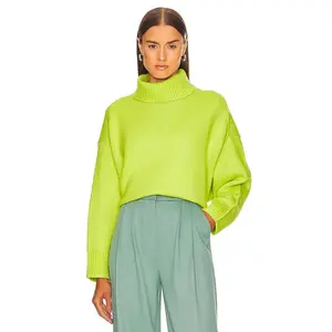 525 Relaxed Turtleneck Sweater in Peridot